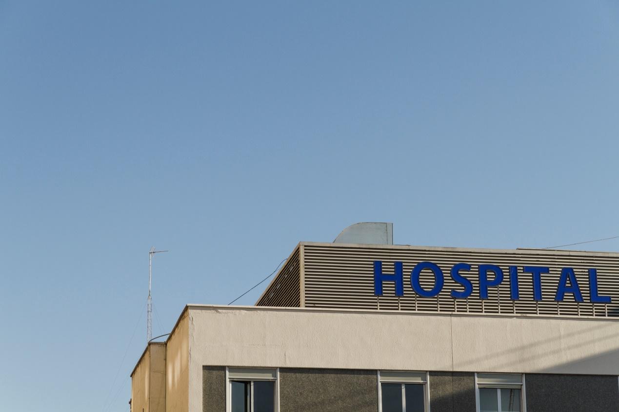 A building with the words Hospital written in blue