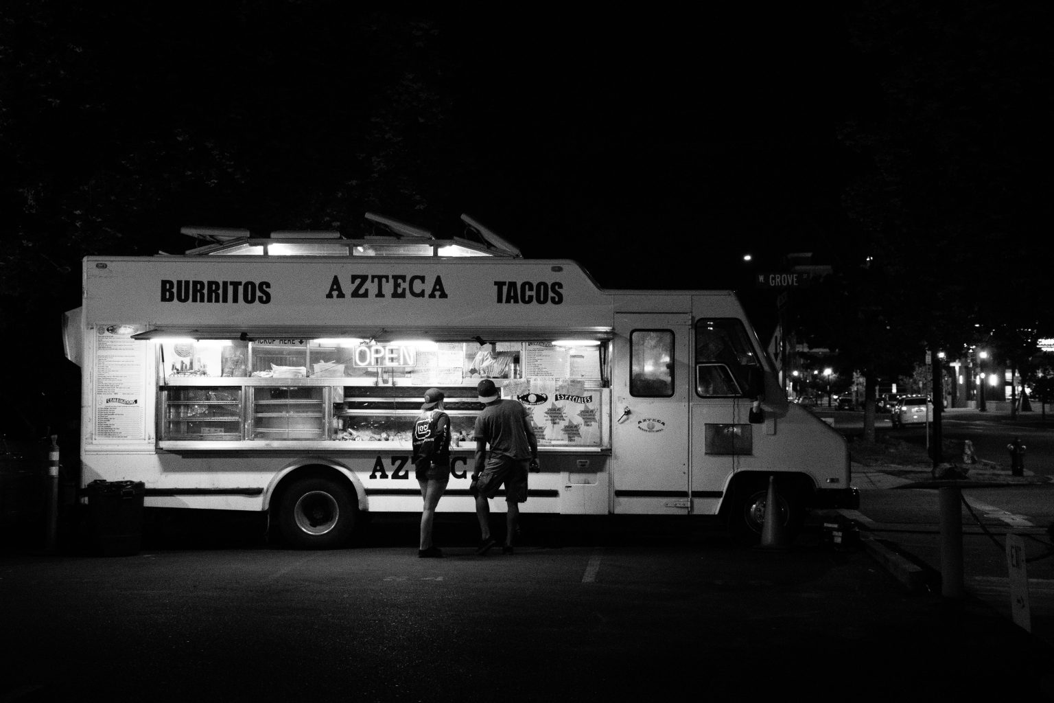 unveiling-the-advantages-of-owning-a-food-truck-jrs-custom-food